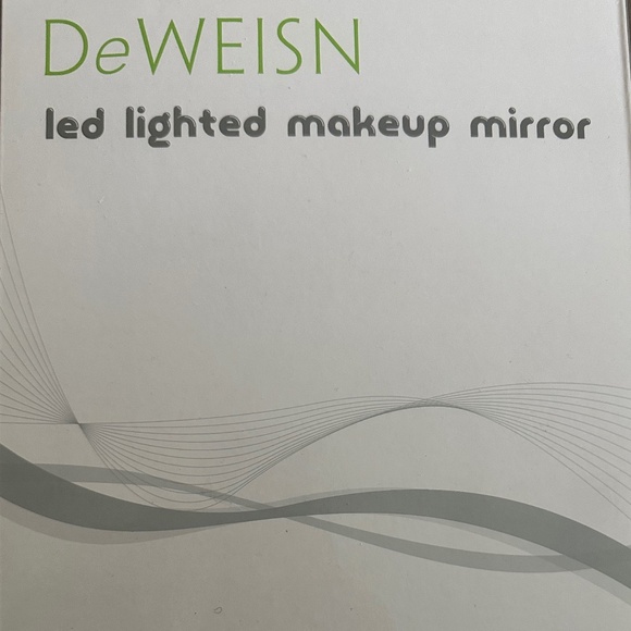 Lighted Trifold LED Mirror *NEW IN BOX* - Picture 1 of 5